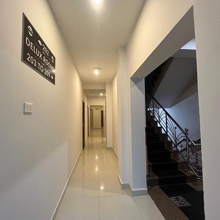 Le Hotel Host Tiruchirappalli Exterior foto