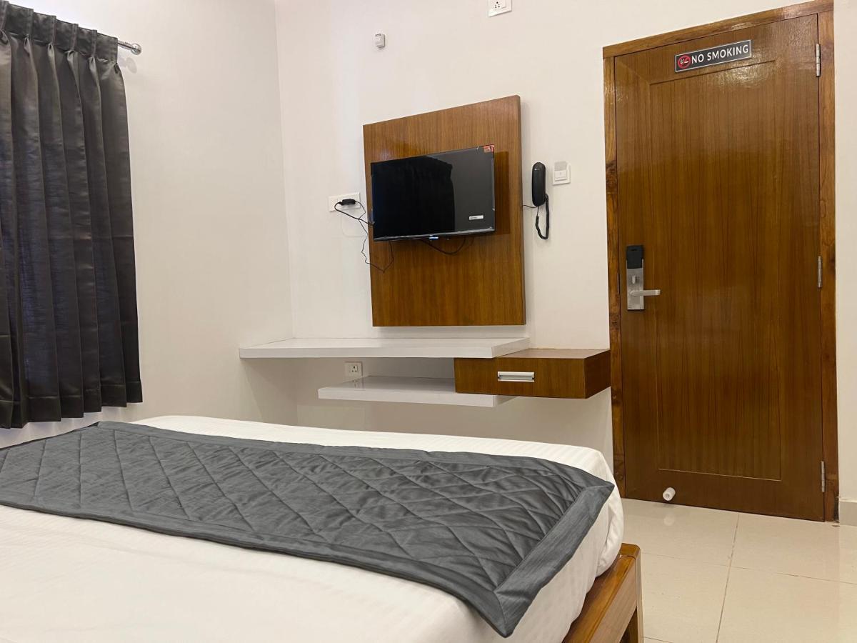 Le Hotel Host Tiruchirappalli Exterior foto