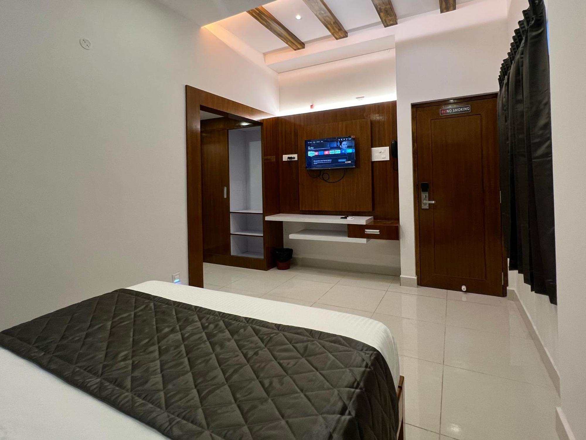 Le Hotel Host Tiruchirappalli Exterior foto